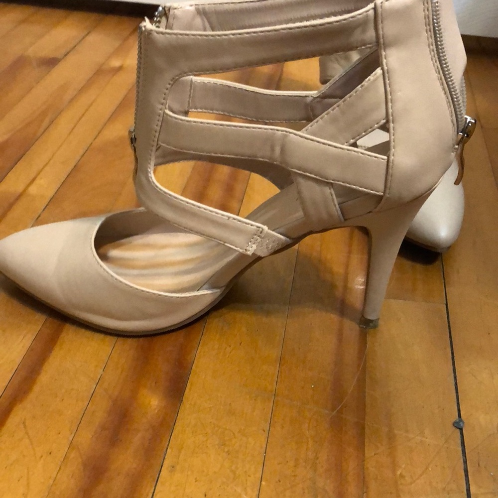 Heels - Picture 4 of 4